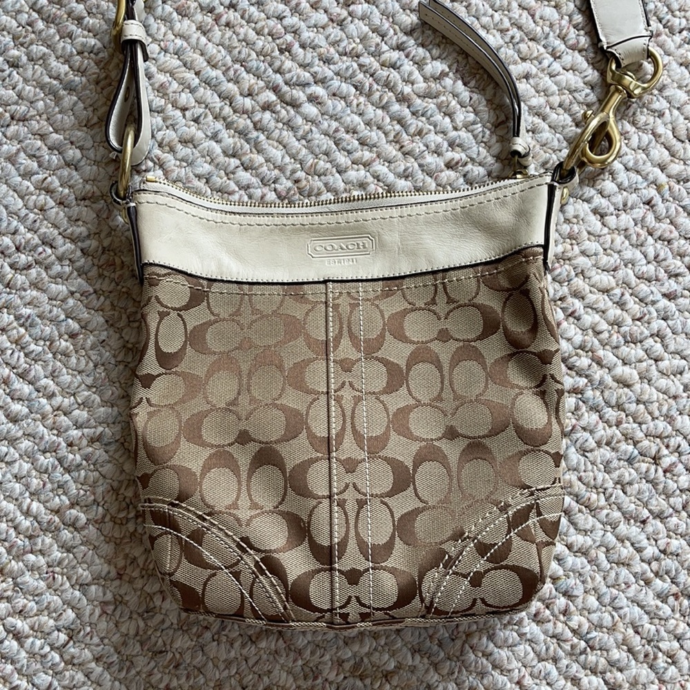 Coach crossbody purse - Picture 3 of 9